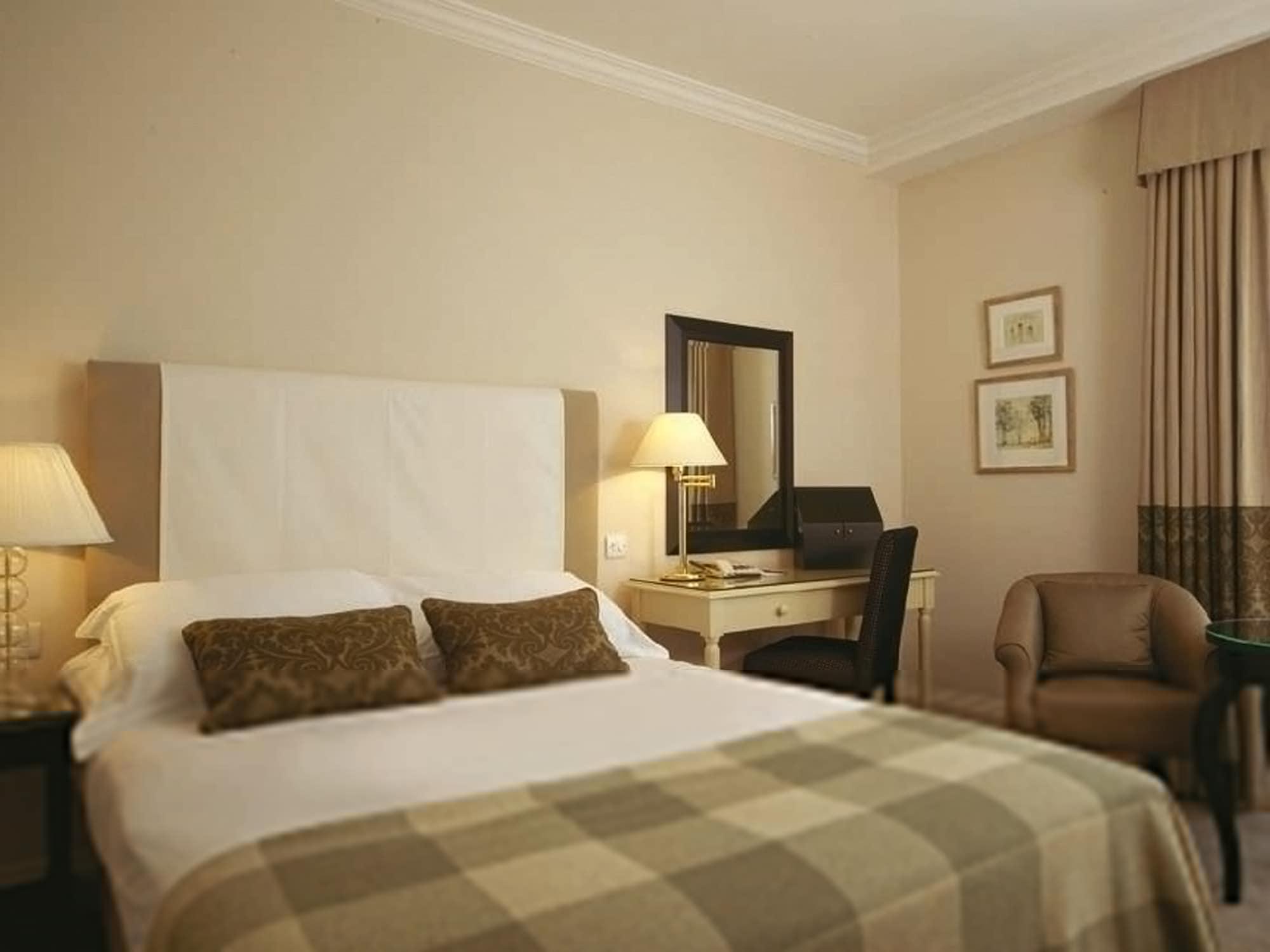 Macdonald Frimley Hall Hotel & Spa Camberley Eksteriør billede